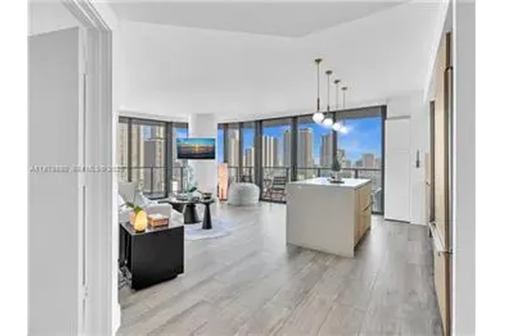 $8300 : Rental property with 2 bedro image 3