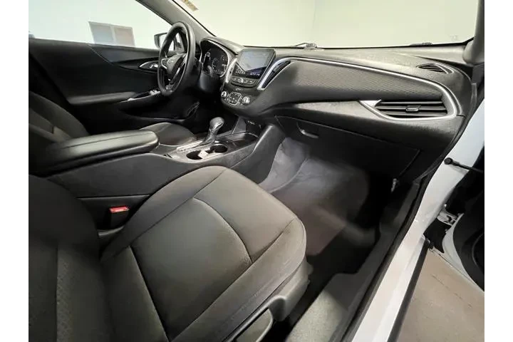 $16359 : Chevrolet Malibu 2023 LT 4dr image 10