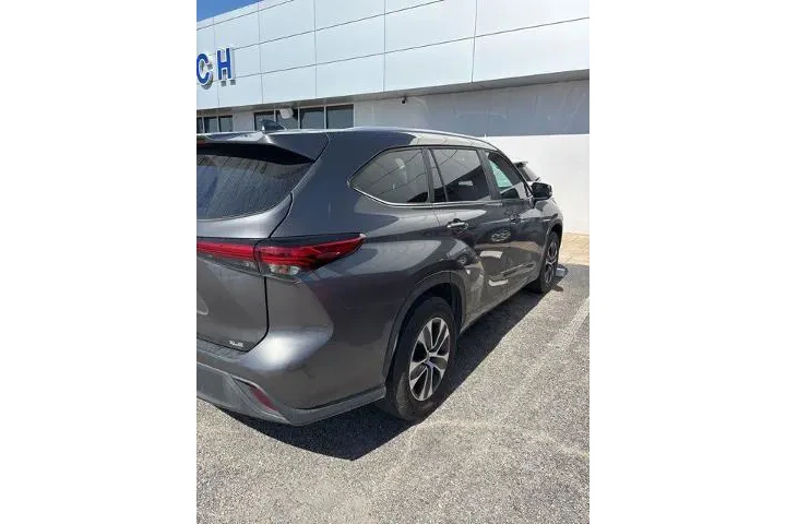 $34231 : Toyota Highlander 2023 L 4dr image 5