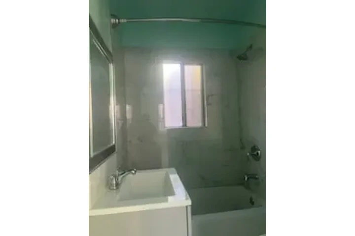 LONG BEACH, 1762 CHESTNUT AVE image 5