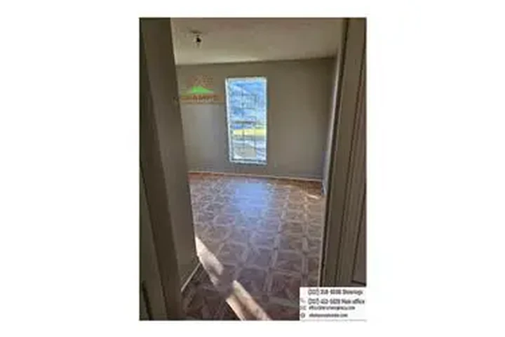 $560 : Rental property with 2 bedro image 7