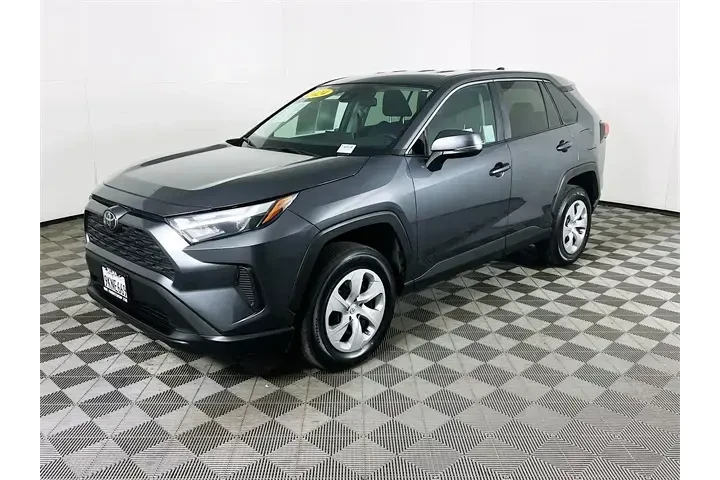 $27500 : Toyota RAV4 2024 LE 4dr SUV image 3