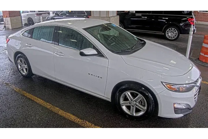 $12995 : 2022 Malibu LS image 3