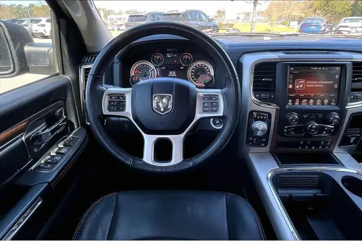 $26498 : Ram 1500 2017 4x4 Laramie 4d image 5