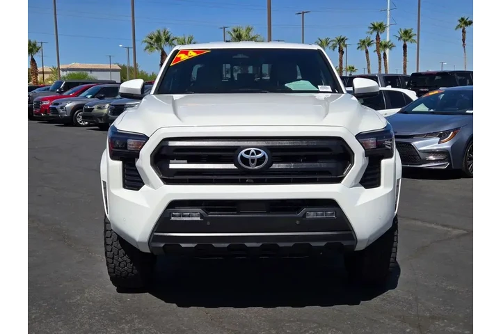 $35413 : Toyota Tacoma 2024 4x4 SR5 4 image 8