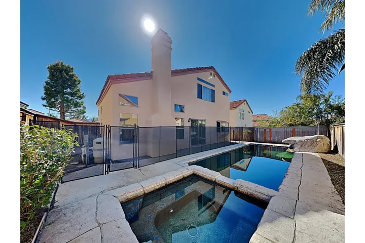 $3000 : HIGHLAND CA 3 bed & 2 bath image 6