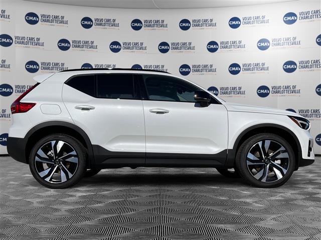 $51345 : PRE-OWNED 2024 VOLVO XC40 B5 image 6