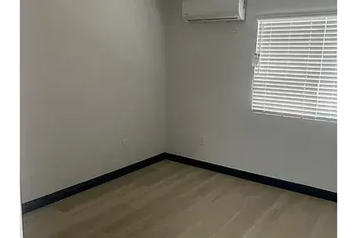 $2000 : 2bed 2bath available now image 3