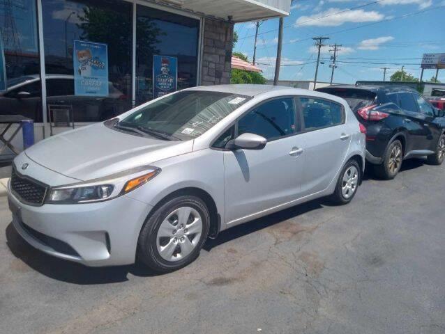 $11900 : 2017 Forte5 LX image 2