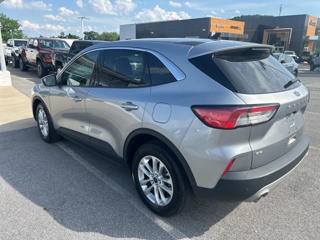 $18998 : PRE-OWNED 2021 FORD ESCAPE SE image 3