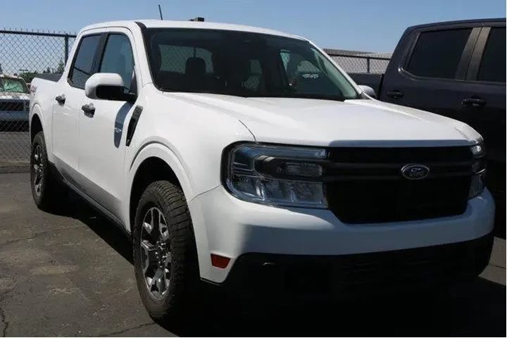 $28106 : Ford Maverick 2023 AWD XL 4d image 4