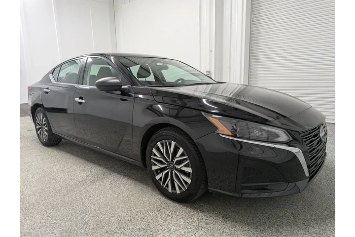 $21897 : Nissan Altima 2024 2.5 SV 4d image 2