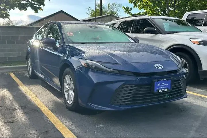 $29995 : Toyota Camry 2025 AWD LE 4dr image 3