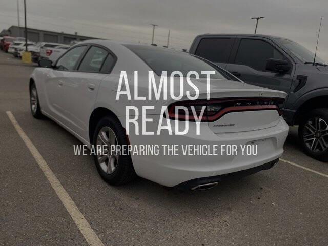 2022 Charger SXT image 4