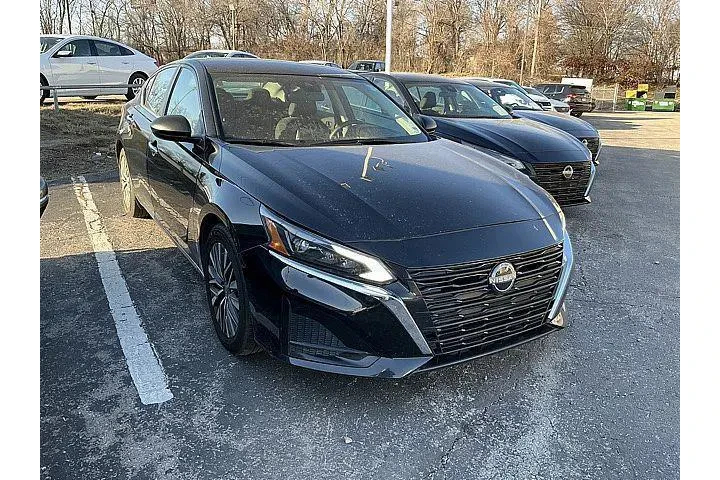 $19888 : Nissan Altima 2024 2.5 SV 4d image 1