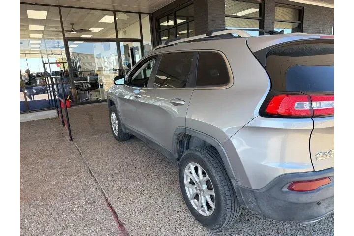 Jeep Cherokee 2015 4x4 Latit image 8