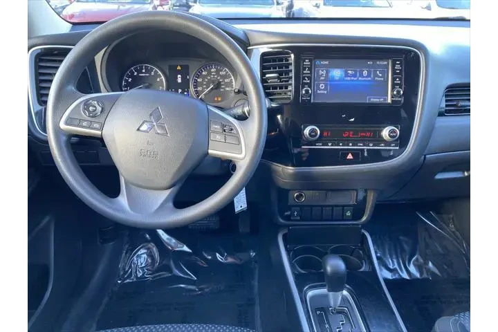 $14999 : Mitsubishi Outlander 2020 ES image 10
