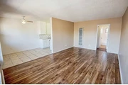 $1000 : un amplio dormitorio y un baño thumbnail