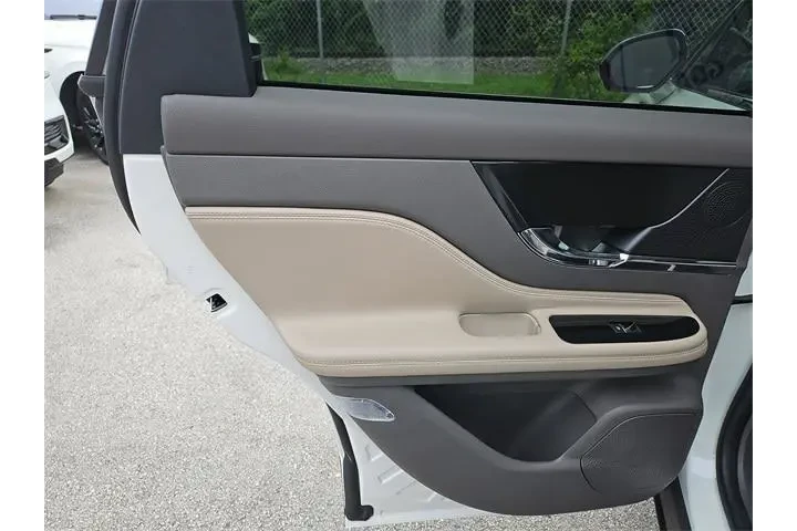 $31990 : Lincoln Corsair 2024 Premier image 10