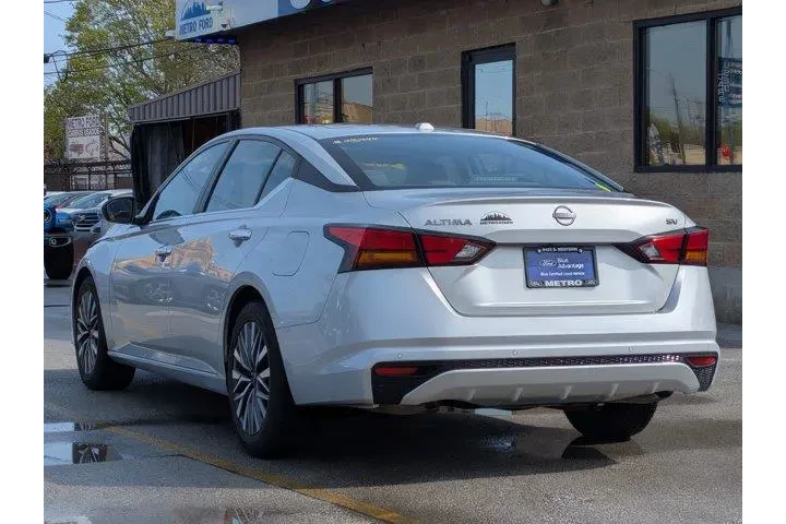 $17999 : Nissan Altima 2024 2.5 SV 4d image 6