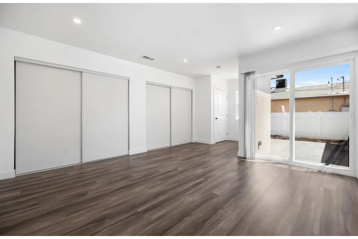 $2500 : 3Bed 2Bath House in South Gate image 9
