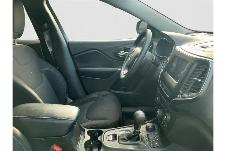 $16971 : Jeep Cherokee 2019 4x4 Latit image 10