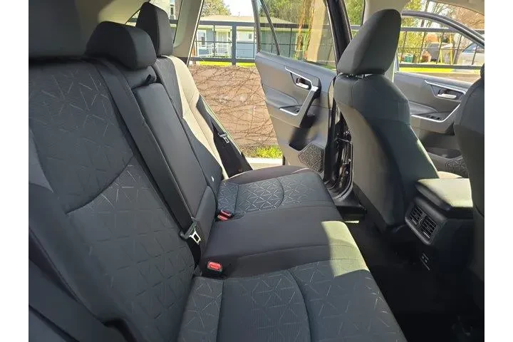 $36995 : Toyota RAV4 2025 AWD XLE 4dr image 10