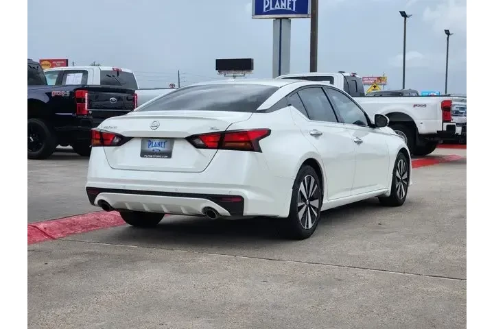 $17898 : Nissan Altima 2019 2.5 SL 4d image 5