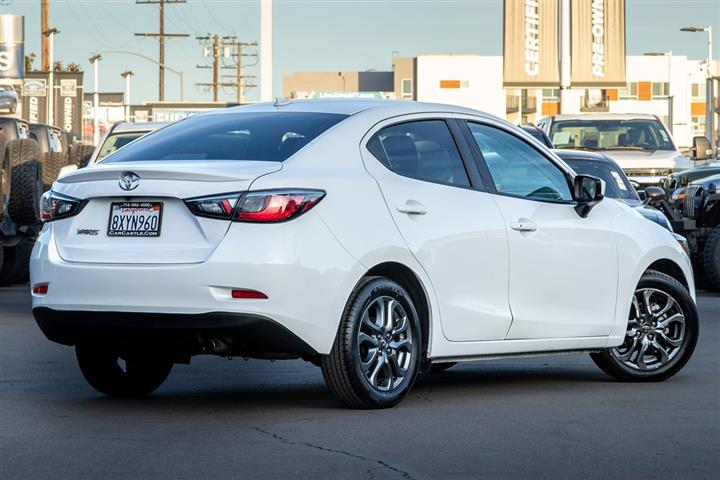 2019 Yaris Sedan LE image 3