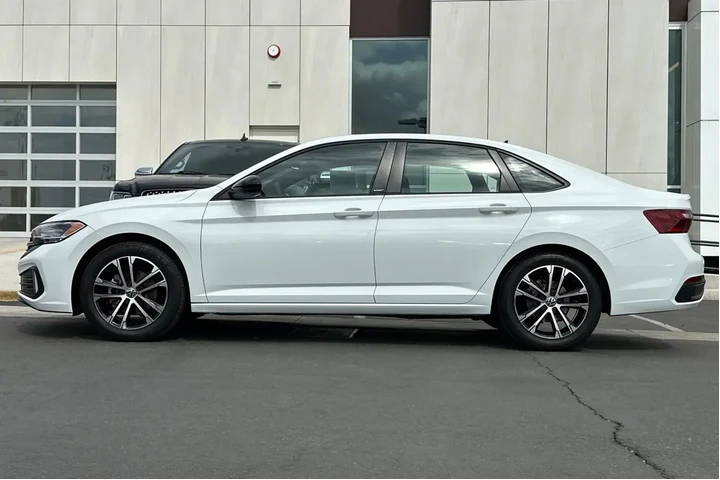 $20900 : Volkswagen Jetta 2023 Sport image 6