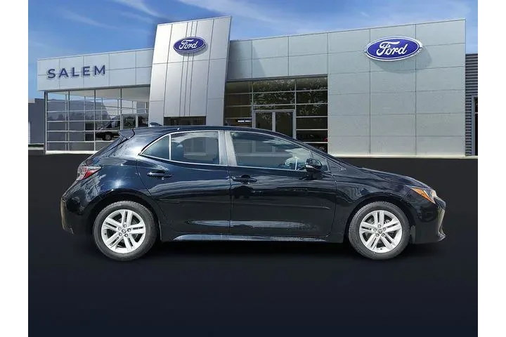 $20990 : Toyota Corolla Hatchback 202 image 2