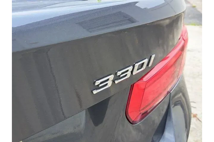 $10700 : BMW 3 Series 330i image 6