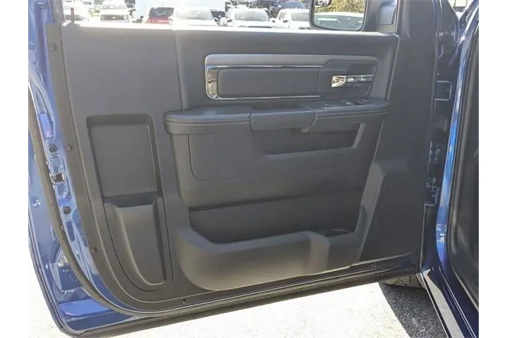 $32722 : Ram 1500 2017 4x2 Sport 2dr image 9