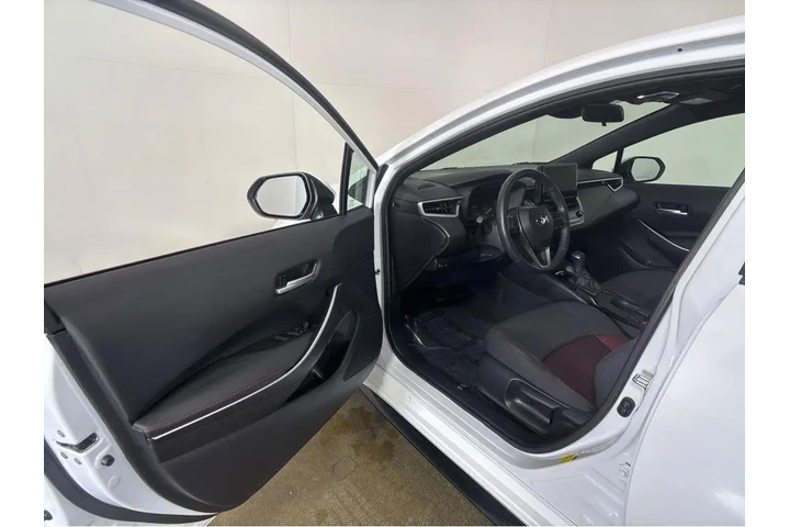 $23879 : Gold Certified2023 COROLLA SE image 2