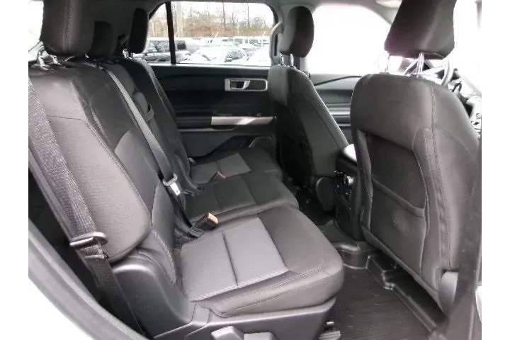 $30996 : Ford Explorer 2023 AWD XLT 4 image 4