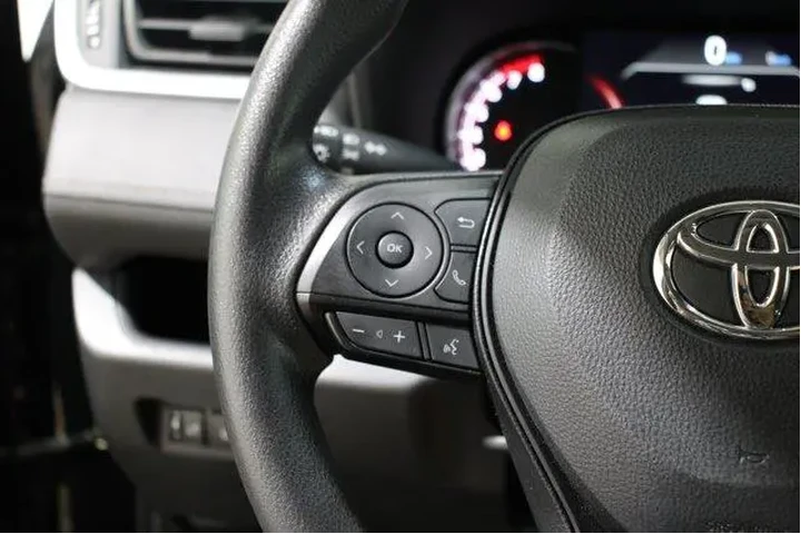 $27756 : Toyota RAV4 2024 AWD LE 4dr image 10