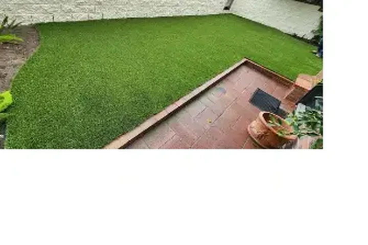 installation of synthetic gras image 2
