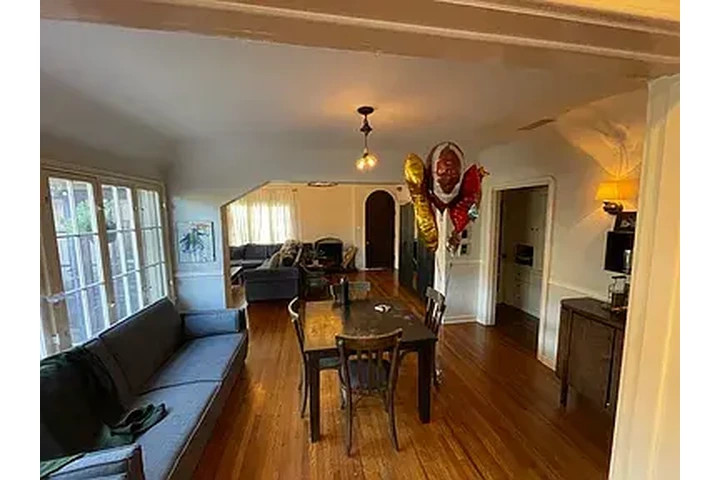 $2500 : Available 2Bed 2Bat in LA image 3