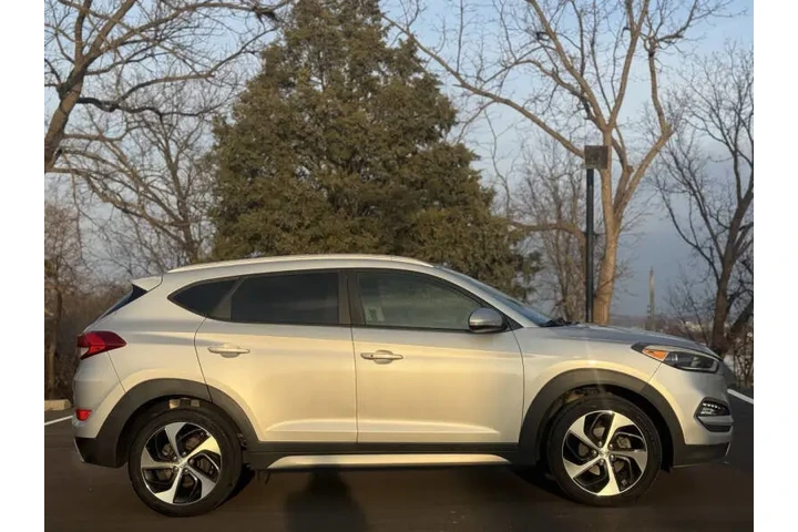 $7999 : 2017 Tucson Sport image 5