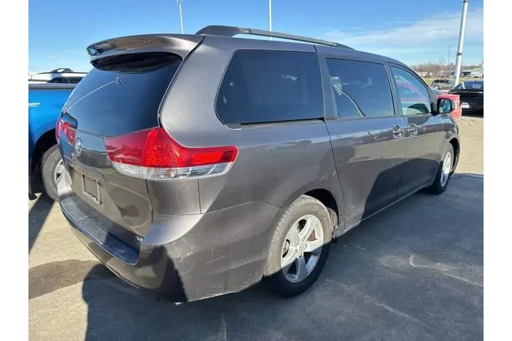 $10988 : Toyota Sienna 2011 LE 8-Pass image 7