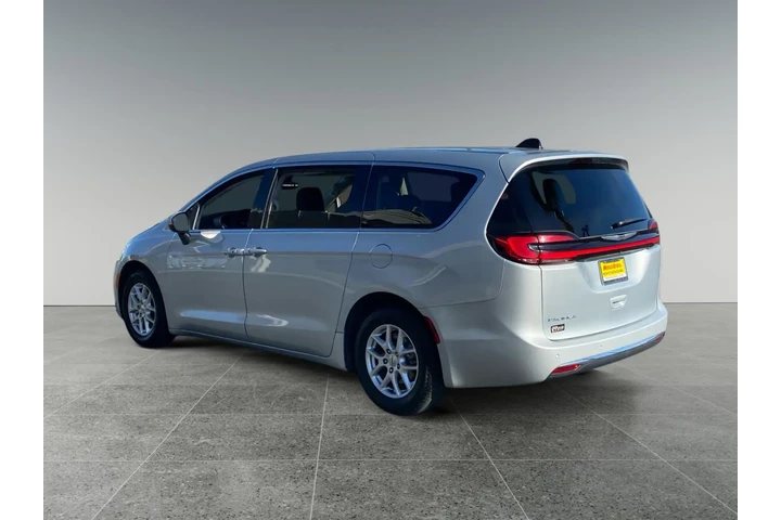 $29282 : Chrysler Pacifica 2023 Touri image 3