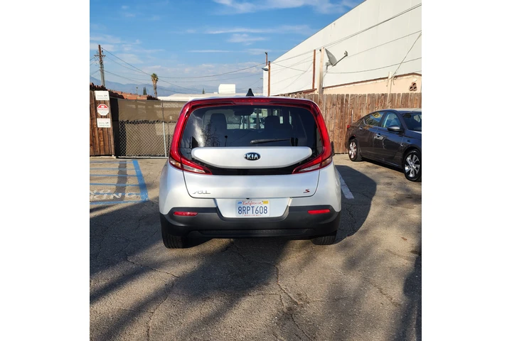 $10900 : Kia soul S 40 millas por galón image 5