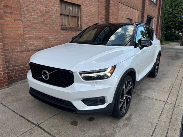 $22500 : 2020 XC40 T5 R-Design image 1