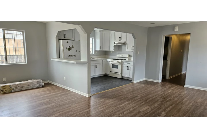 $3395 : 4 bedroom 2 banos se aquilar image 2