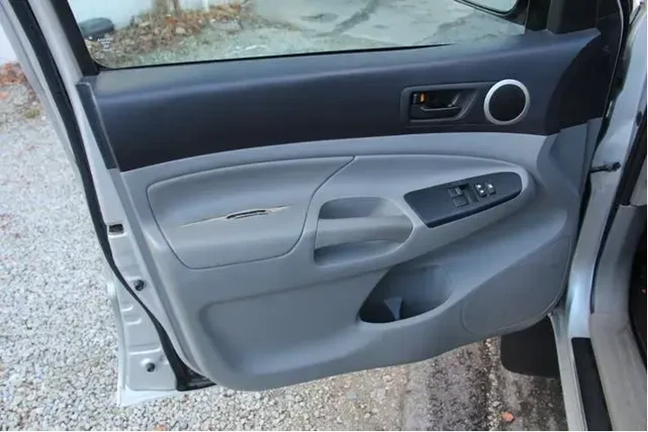 $8995 : Toyota Tacoma 2013 4x4 Base image 10