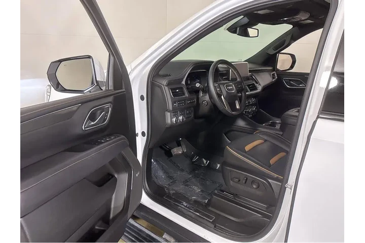 $63997 : 2024 Yukon AT4 image 2