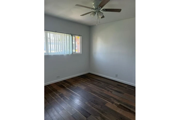 $1920 : 2 BED Home In Leimert Park, LA image 7