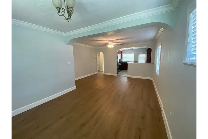 $1894 : 2 bed/2bath single family home image 5