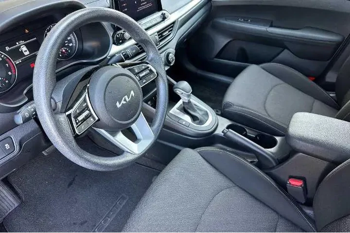 $18500 : Kia Forte 2023 LX 4dr Sedan image 4