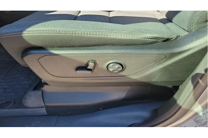 $25764 : Ram 1500 2021 4x2 Big Horn 4 image 9